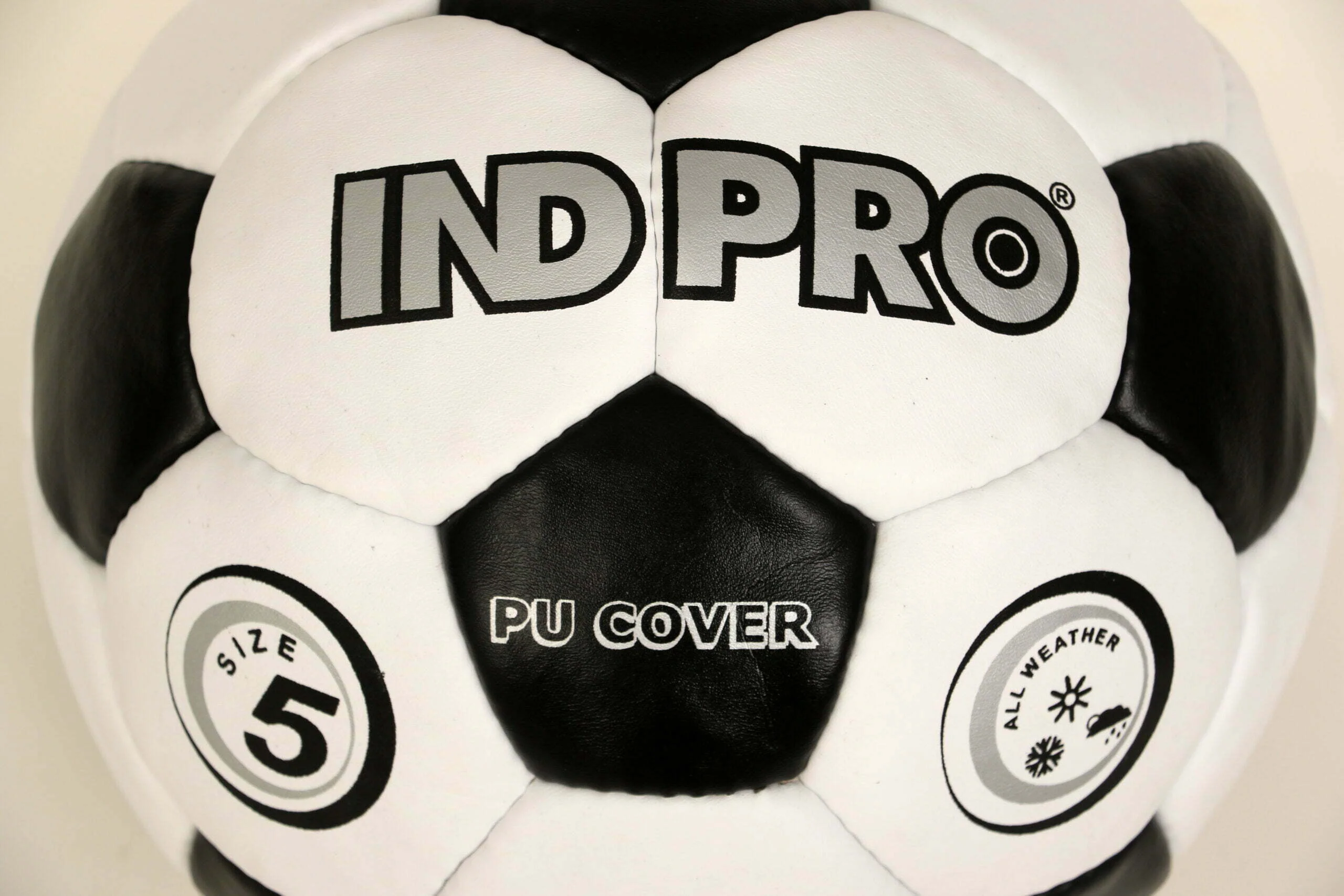 Football_Indpro_Legend_WhiteBlack_5_Front